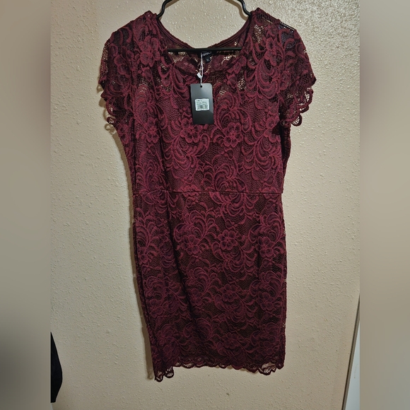 Women's Burgundy Lace Dress - Picture 6 of 10
